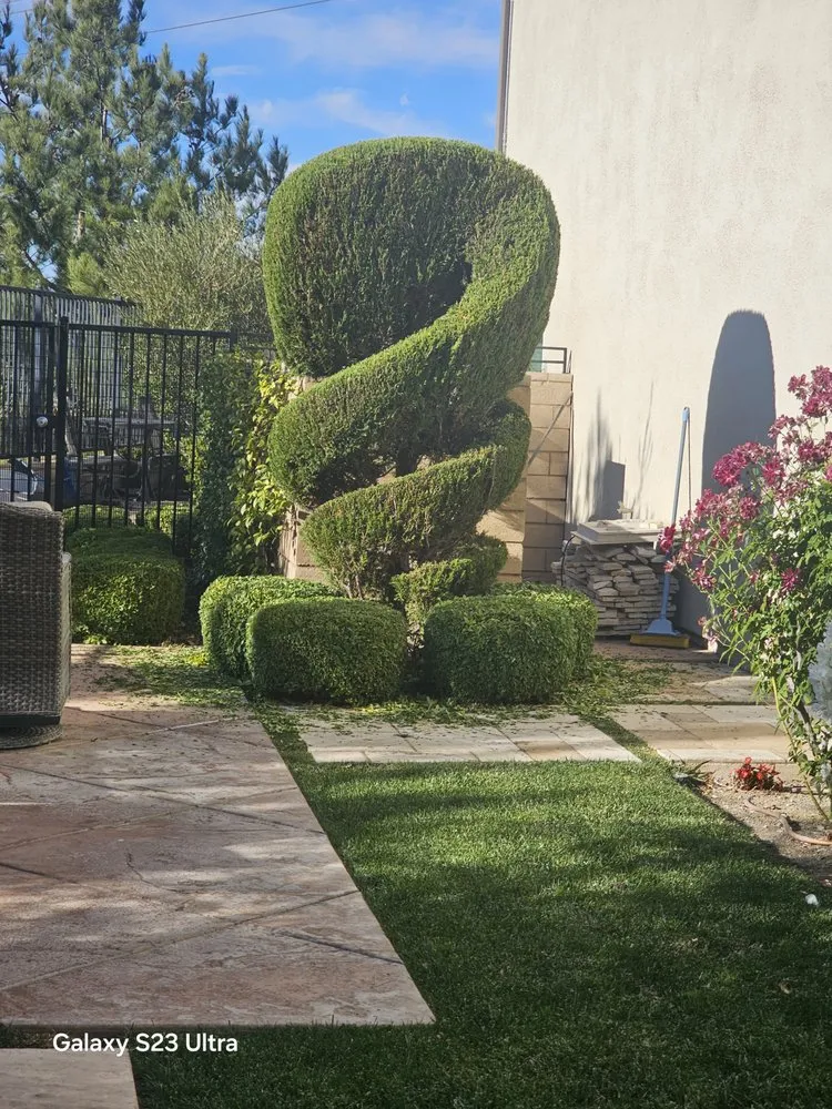 Top-rated garden landscaping experts serving Santa Clarita, CA - Landscaping Batres