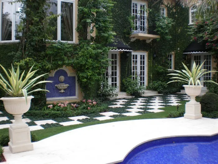 Top-rated outdoor landscaping for beautiful yards across Coral Gables, FL - Landscaping by Steve Blaum