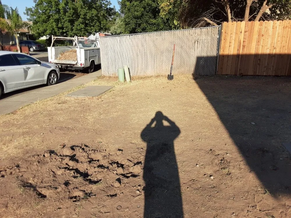 Custom yard maintenance in Riverbank, CA - LANDSCAPING CALZADA