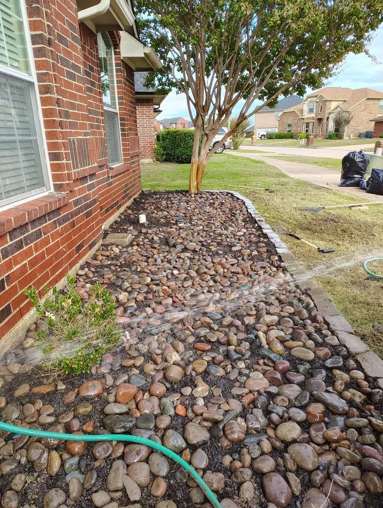 Local lawn mowing service in Dallas, TX - Landscaping Edwin