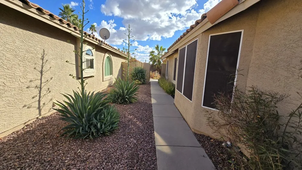 Custom garden landscaping in Phoenix, AZ by Landscaping El Saguaro