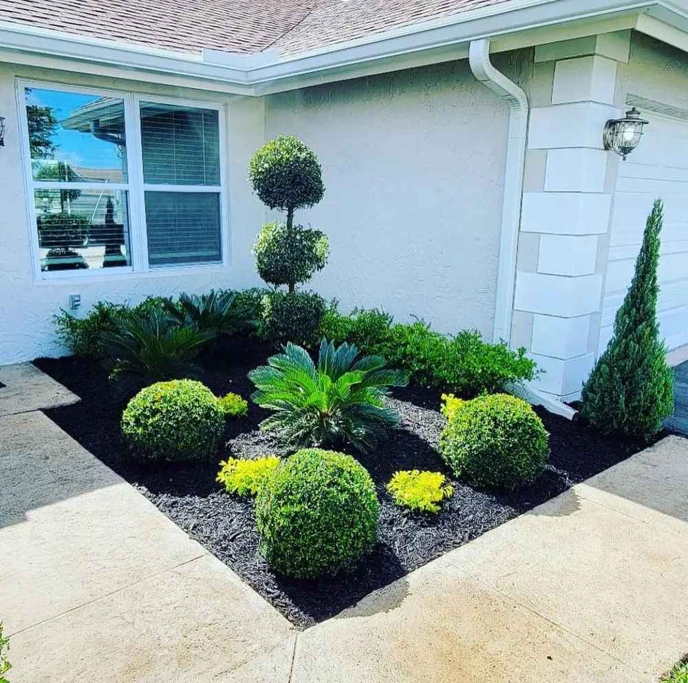 Top-rated lawn mowing service for homes across Miami, FL - Landscaping Four Seasons