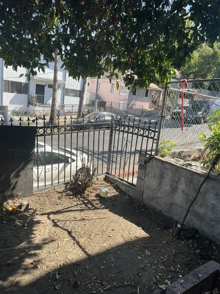 Professional yard cleanup service for year-round maintenance across Oxnard, CA - Landscaping Garden Cleaning Service Soto