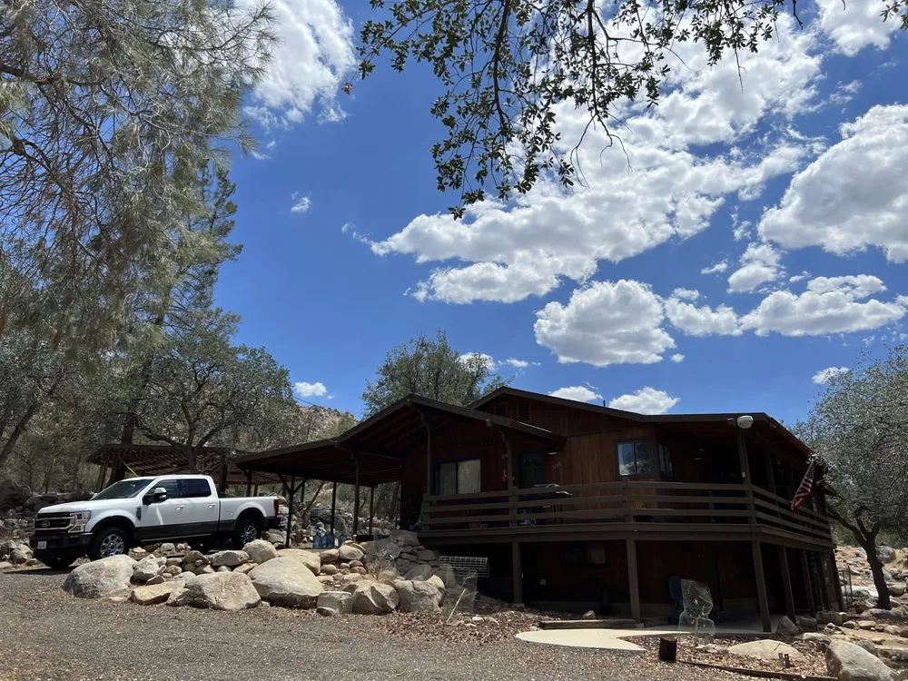 Affordable yard maintenance experts serving Bakersfield, CA - Landscaping Haulers