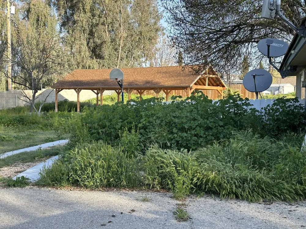 Custom garden landscaping in Bakersfield, CA by Landscaping Haulers