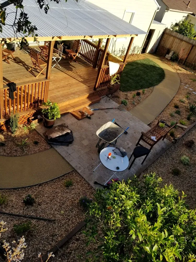 Professional yard cleanup service in Redwood City, CA by Landscaping Hidalgo