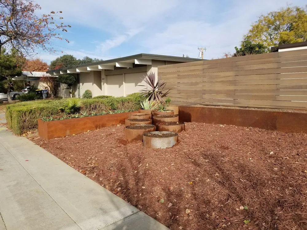 Reliable yard cleanup service near you in Redwood City, CA by Landscaping Hidalgo
