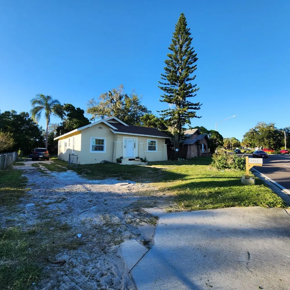 Expert yard maintenance in Lakeland, FL by Landscaping Kingz