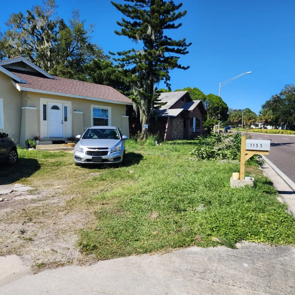 Reliable lawn mowing service in Lakeland, FL by Landscaping Kingz