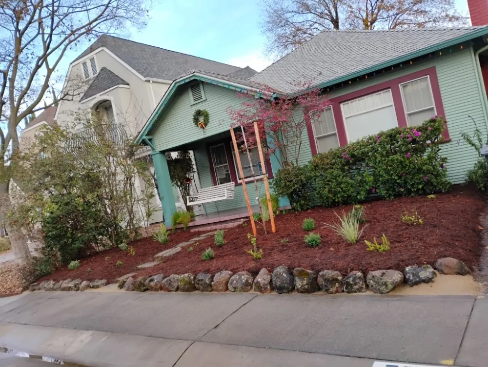 Professional garden landscaping experts serving Sacramento, CA - Landscaping La Villa