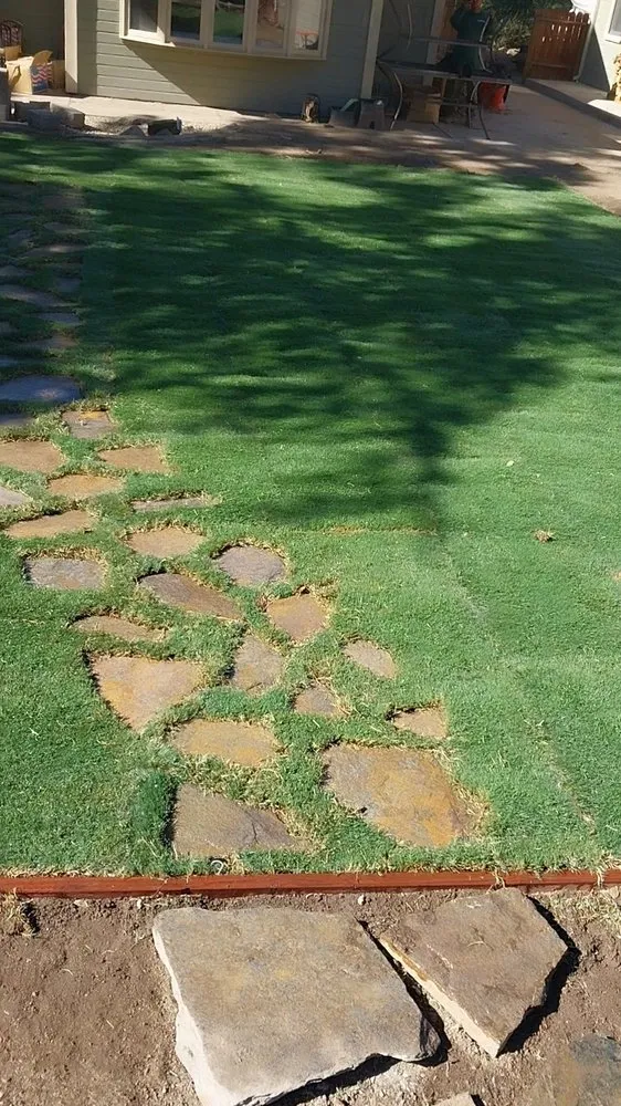 Custom outdoor landscaping for beautiful yards across Bakersfield, CA - Landscaping Lisandro