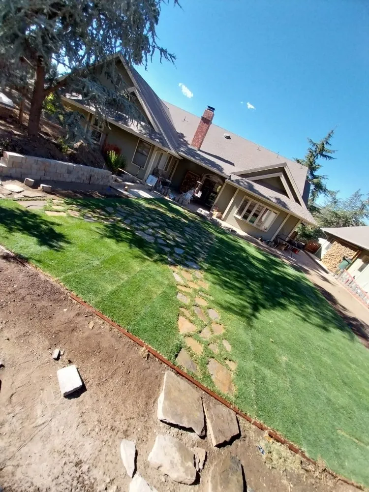 Reliable yard maintenance for residential properties in Bakersfield, CA by Landscaping Lisandro