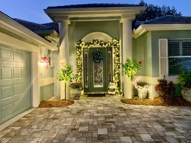 Custom lawn mowing service experts serving Sarasota, FL - Landscaping on a Budget