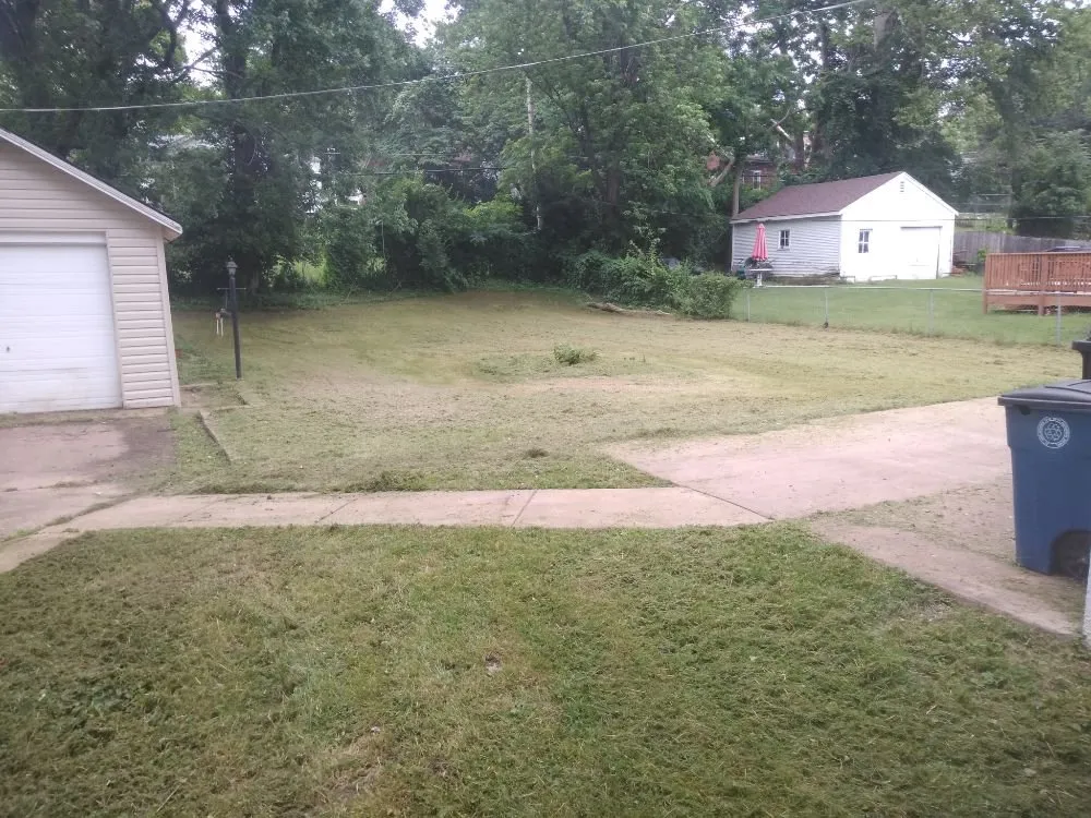 Expert yard maintenance experts serving De Soto, MO - Landscaping R Us