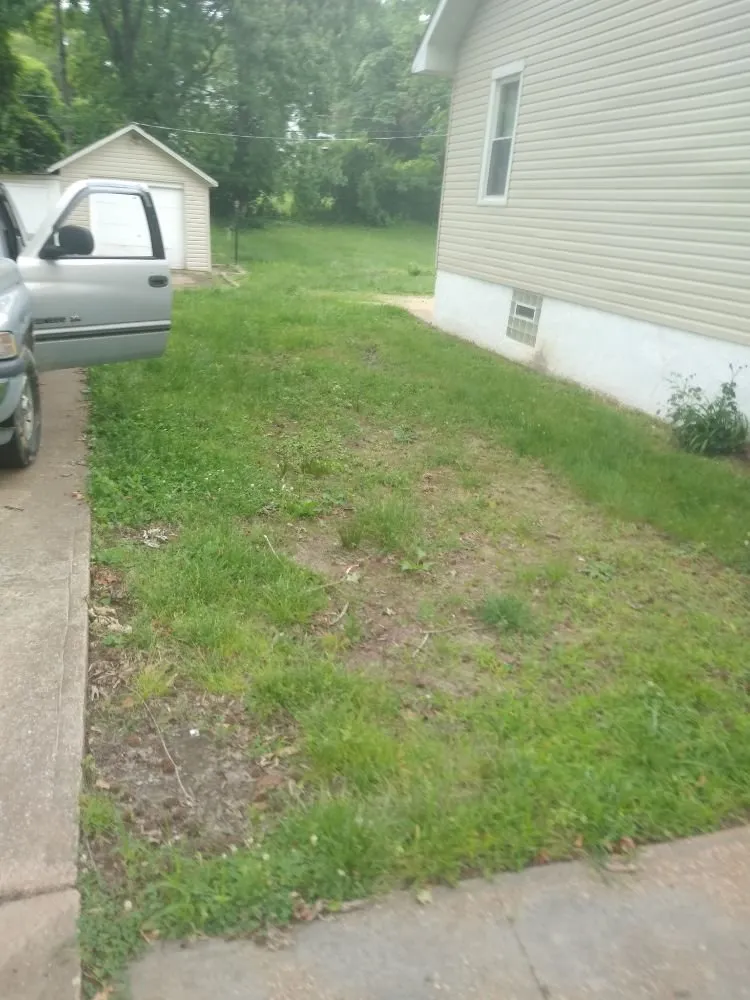 Professional yard maintenance for year-round maintenance across De Soto, MO - Landscaping R Us