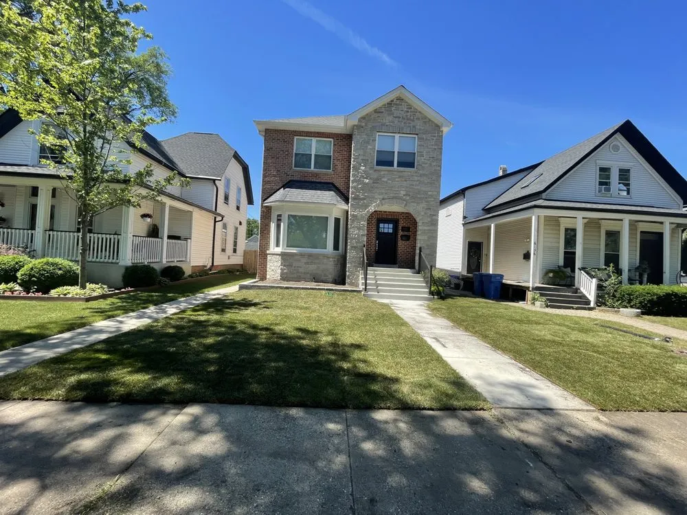 Custom outdoor landscaping experts serving Buffalo Grove, IL - Landscaping Solutions