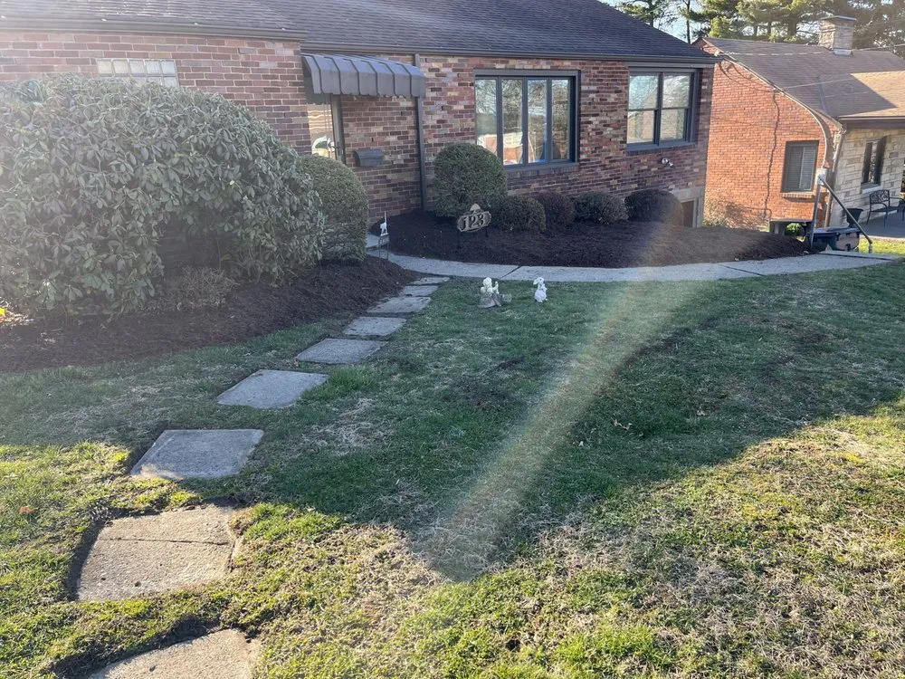 Custom yard maintenance in Pittsburgh, PA - Landscaping Solutions