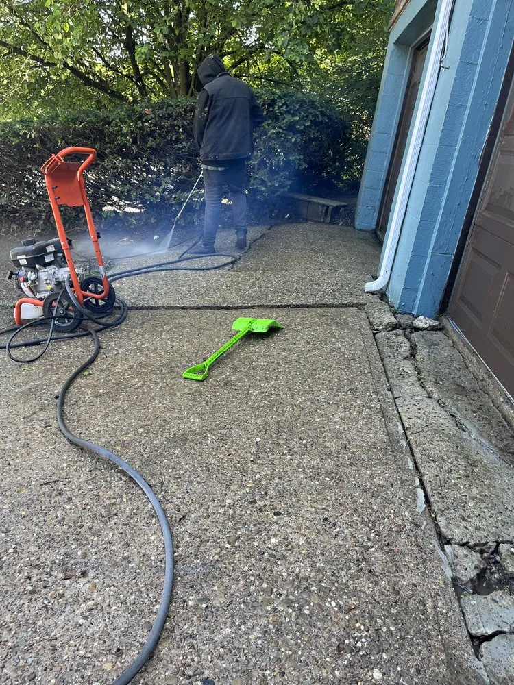 Custom residential landscaping for beautiful yards across Pittsburgh, PA - Landscaping Solutions