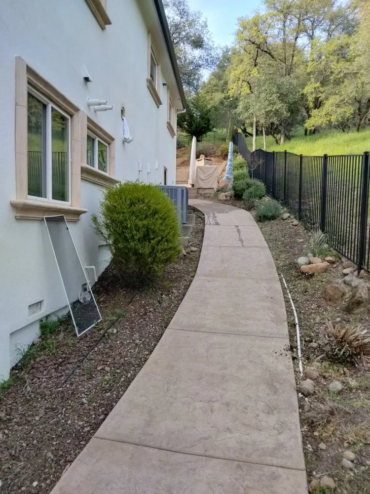 Professional lawn care service experts serving Auburn, CA - Landscaping Unlimited