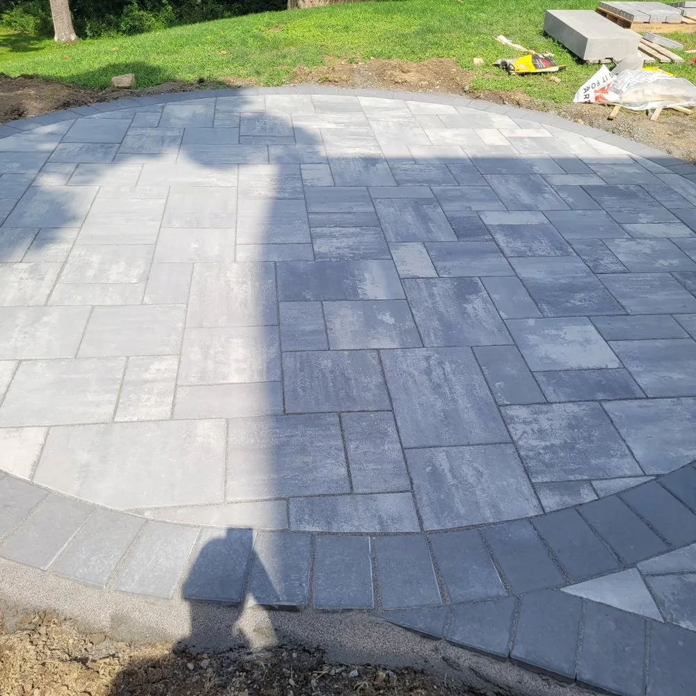 Custom lawn care service for residential properties in Newtown, CT by Landscaping Unlimited