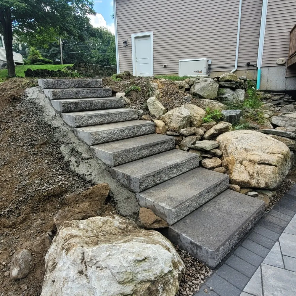 Expert garden landscaping for homes in Newtown, CT by Landscaping Unlimited