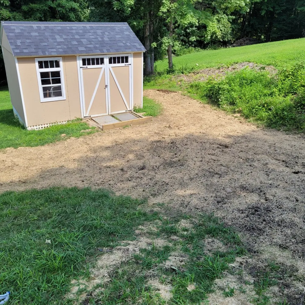 Expert yard maintenance experts serving Newtown, CT - Landscaping Unlimited