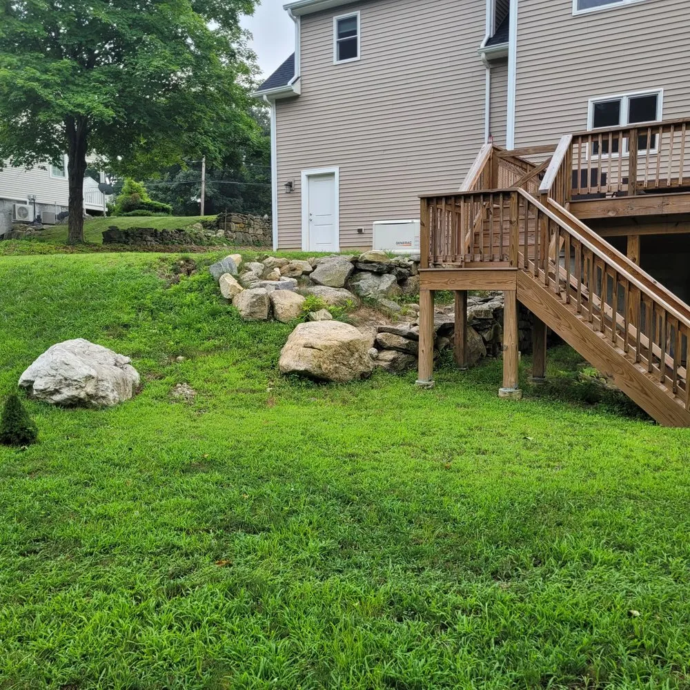 Custom garden landscaping experts serving Newtown, CT - Landscaping Unlimited