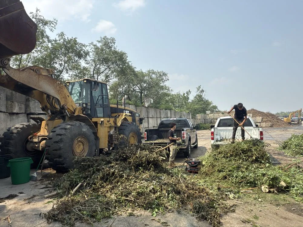 Expert lawn care service experts serving Chicago, IL - Landscaping victoria