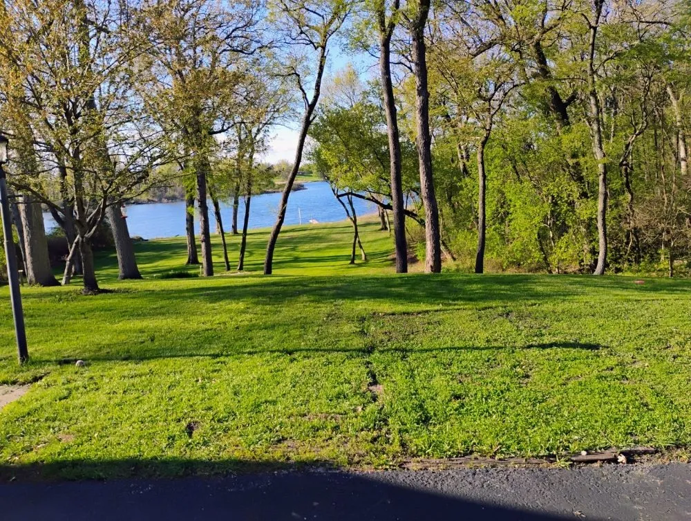 Top-rated landscaping services in McCullom Lake, IL by landscapingbros
