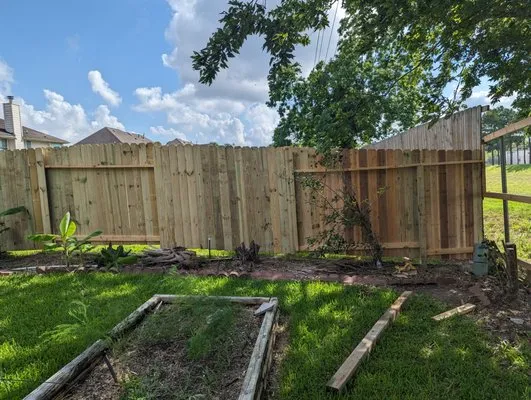 Landsharks Fencing and Tree Service Logo