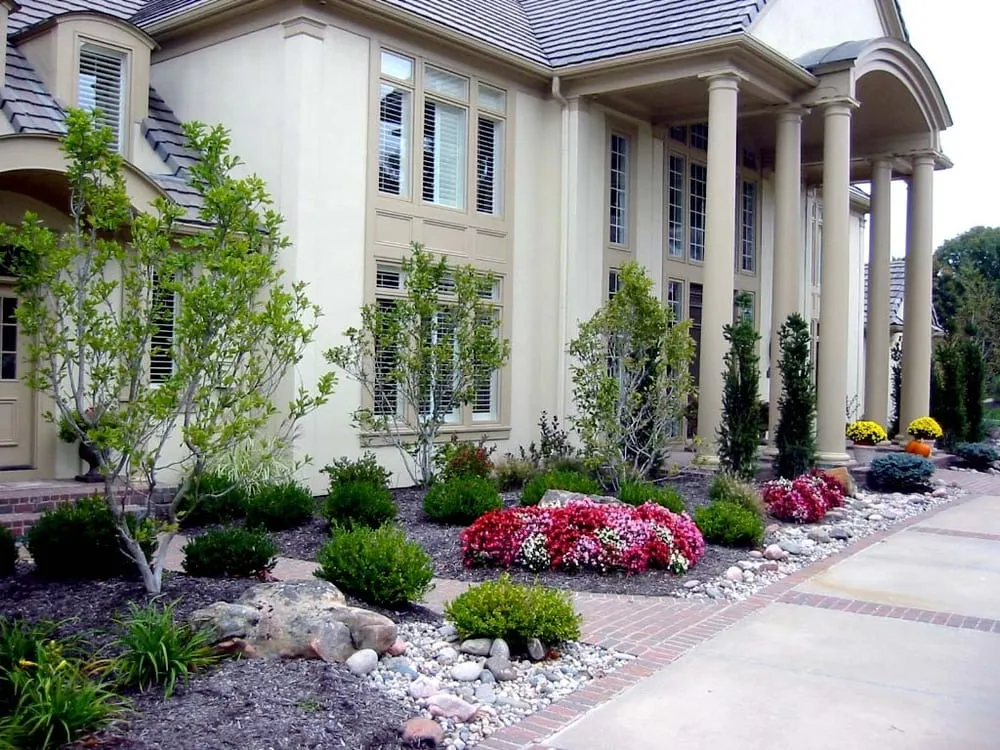 Affordable yard cleanup service in Kansas City, KS - Landworks