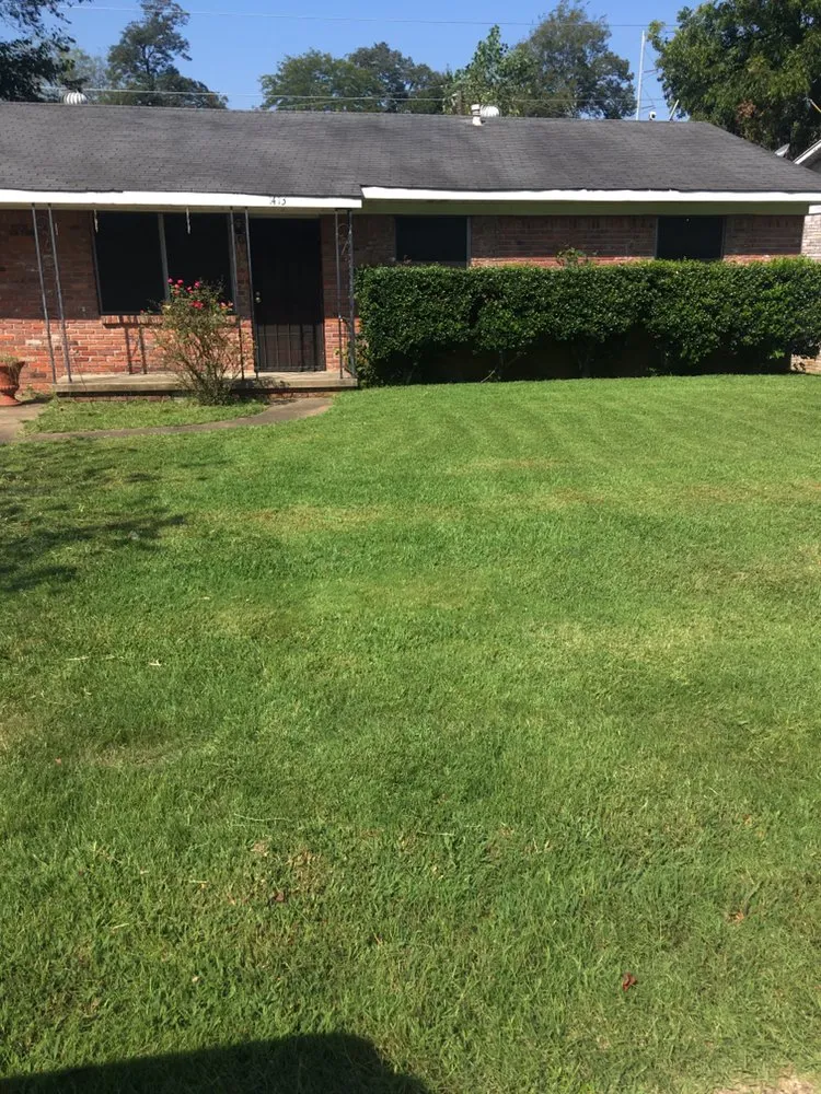 Custom lawn mowing service in Lonoke, AR - Lanehart Enterprises