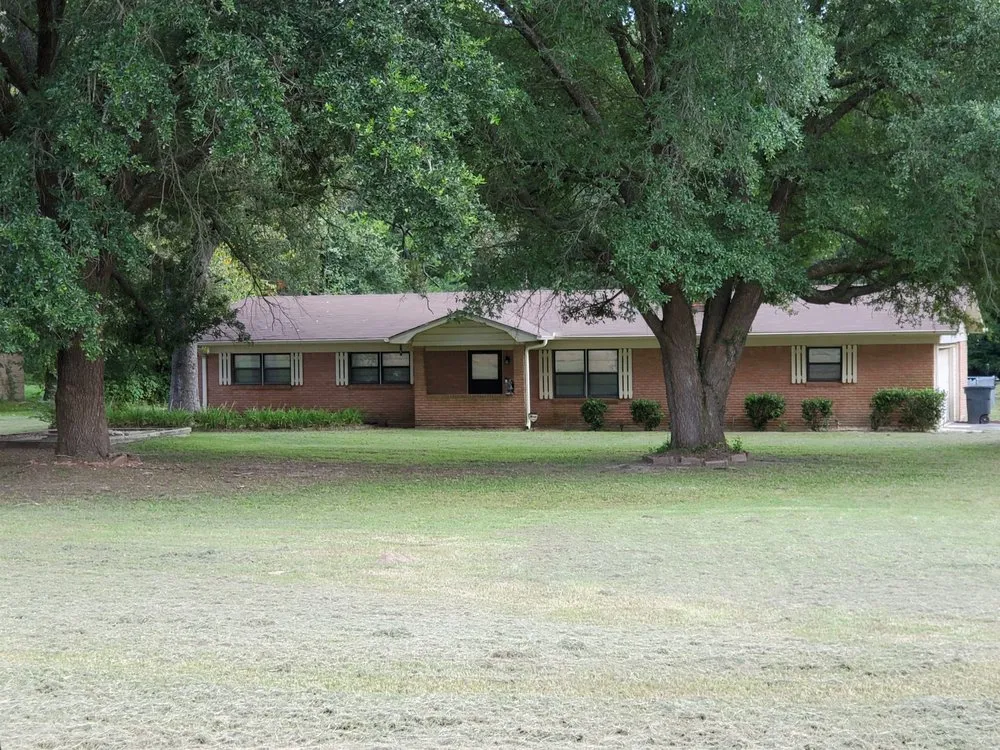 Trusted garden landscaping for beautiful yards across Malakoff, TX - Langfords Yard Service