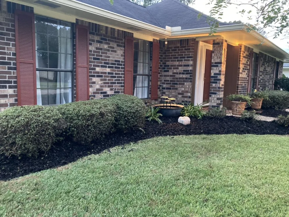 Professional lawn care service experts serving Baton Rouge, LA - Langs Lawn and Landscape