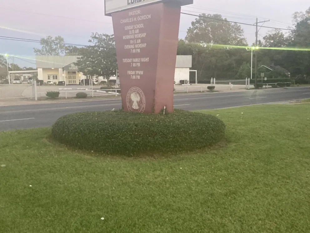 Affordable lawn care service experts serving Baton Rouge, LA - Langs Lawn and Landscape