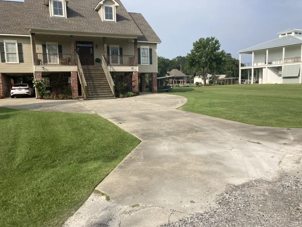 Reliable yard cleanup service for residential properties in Baton Rouge, LA by Langs Lawn and Landscape