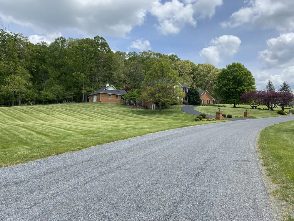 Reliable lawn care service in Roanoke, VA by Lang’s Lawn Care