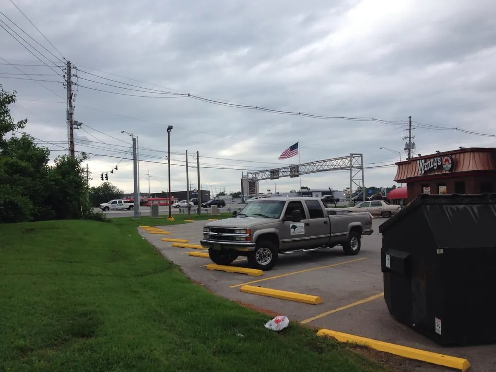 Professional yard maintenance experts serving Shepherdsville, KY - Lanham Property Mantainance