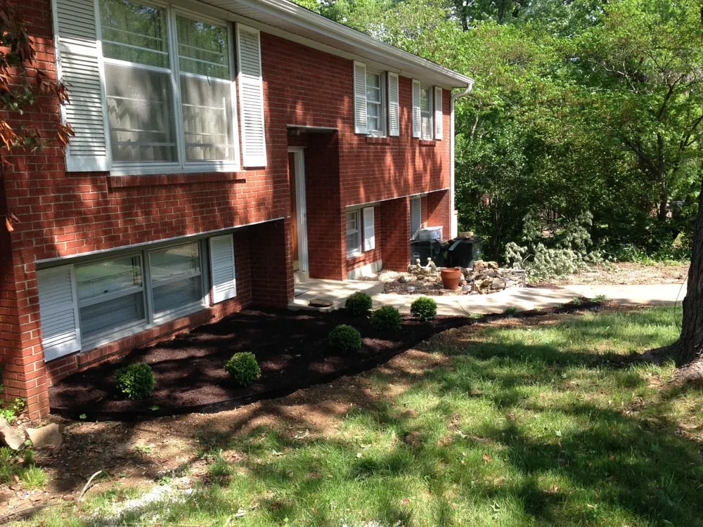 Reliable outdoor landscaping experts serving Shepherdsville, KY - Lanham Property Mantainance