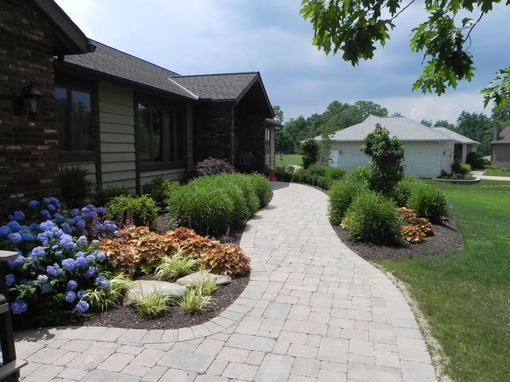 Professional landscaping services experts serving Willoughby, OH - Lanhan Landscaping & Design