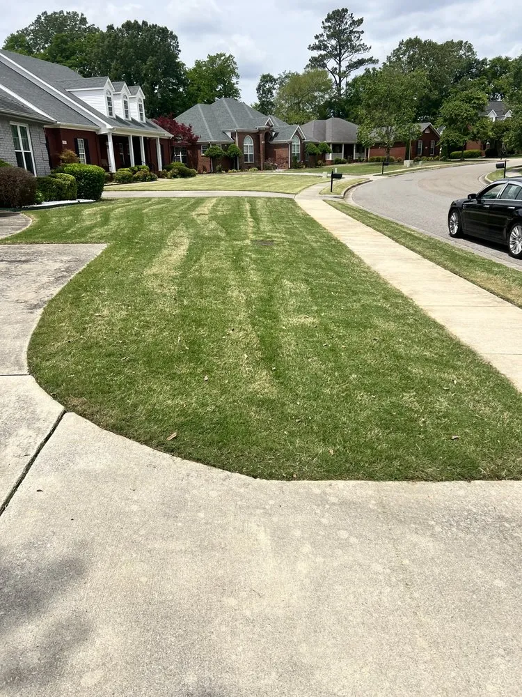 Reliable yard maintenance experts serving Huntsville, AL - Laniers Lawn Care
