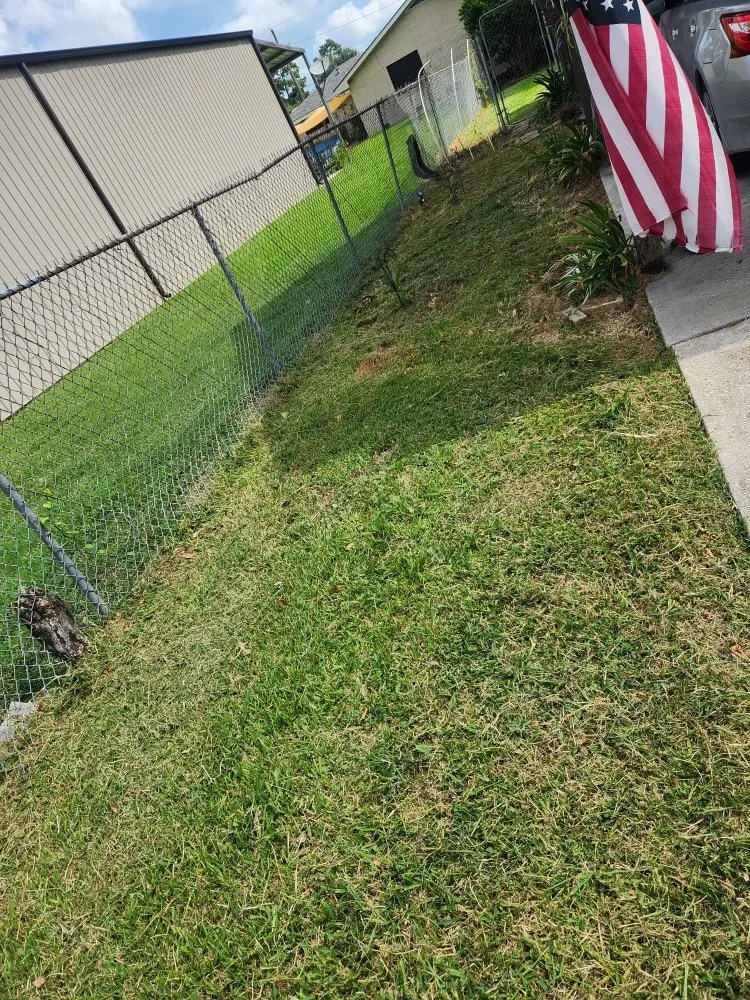 Expert lawn mowing service experts serving New Iberia, LA - Lanie's Lawncare Services