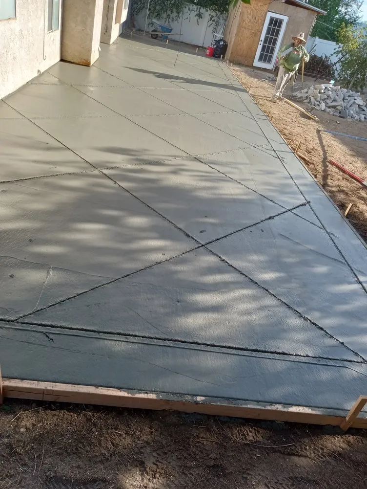 Professional yard maintenance in Montebello, CA by Lanscaping Manguito