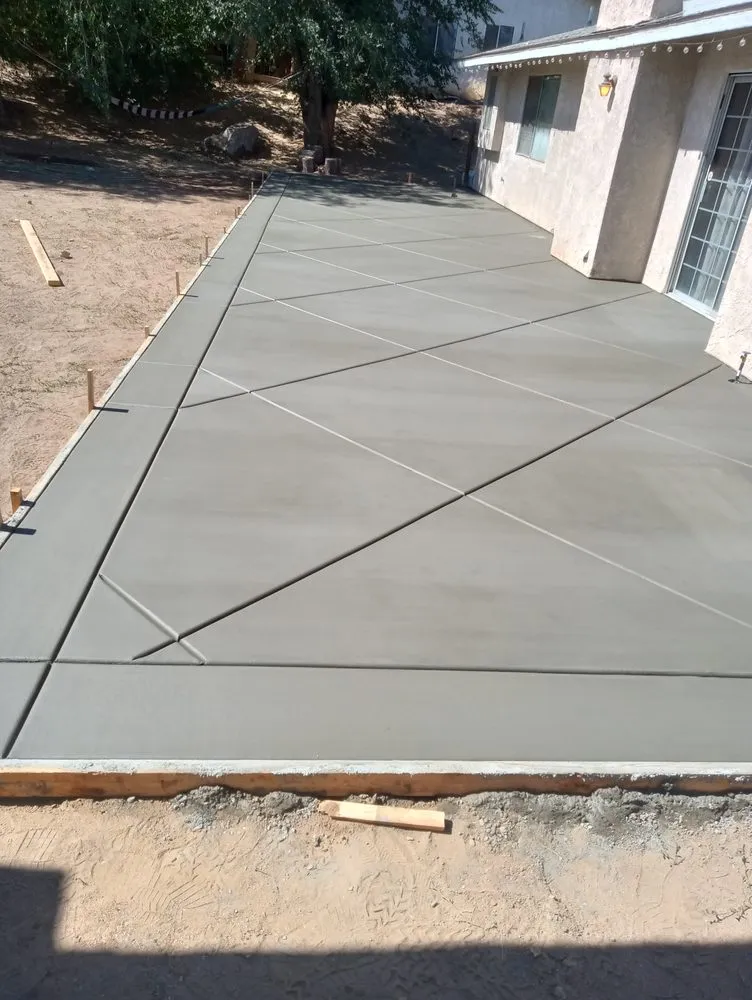 Expert yard cleanup service in Montebello, CA by Lanscaping Manguito