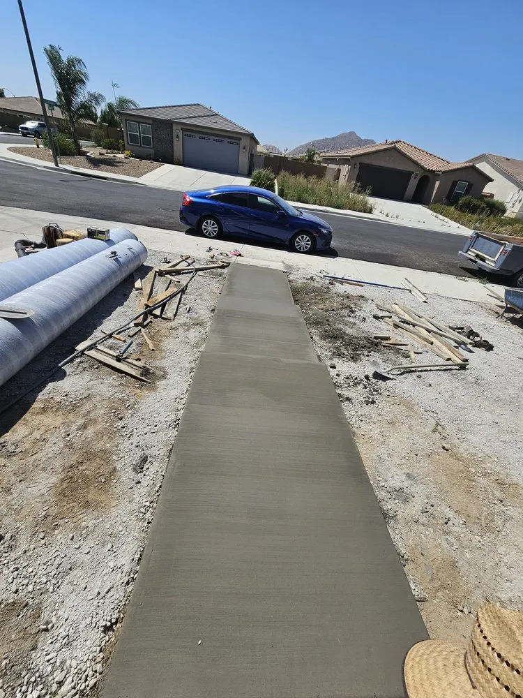 Custom yard cleanup service for beautiful yards across Montebello, CA - Lanscaping Manguito