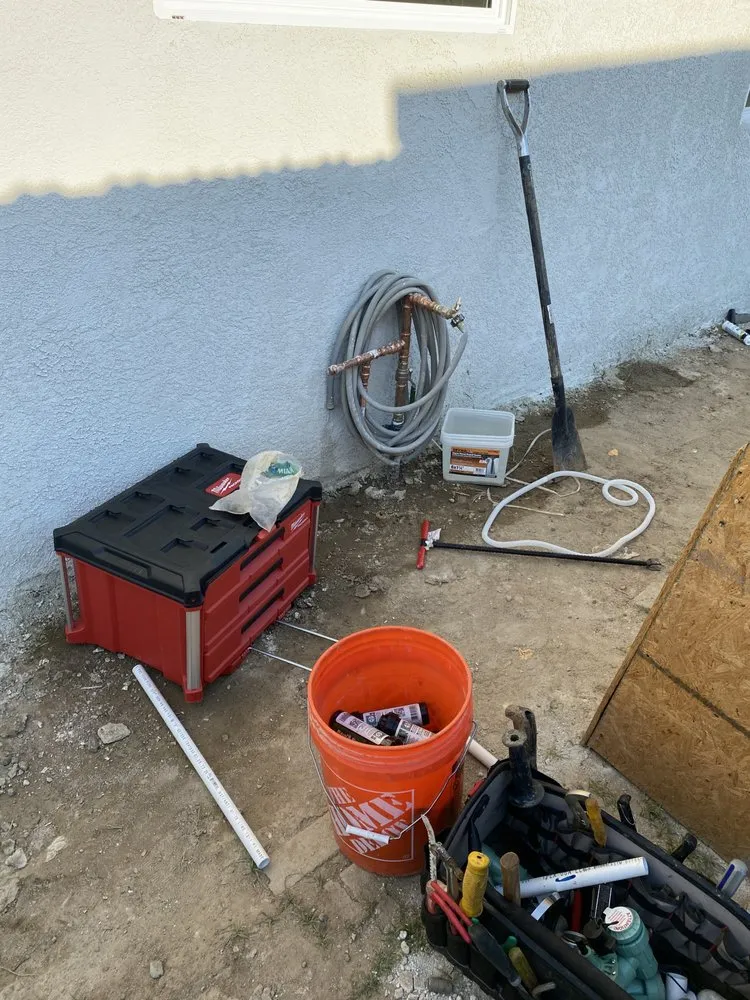 Local yard maintenance in Bakersfield, CA - Lansdcaping Lisandro