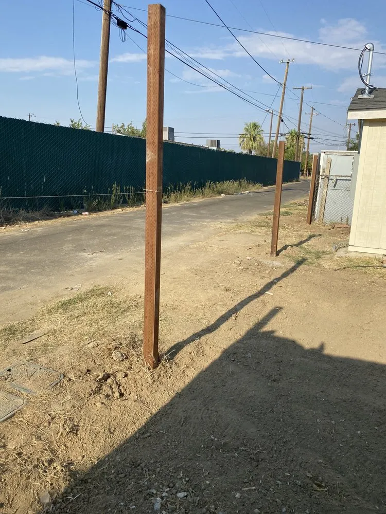 Custom yard maintenance in Bakersfield, CA - Lansdcaping Lisandro