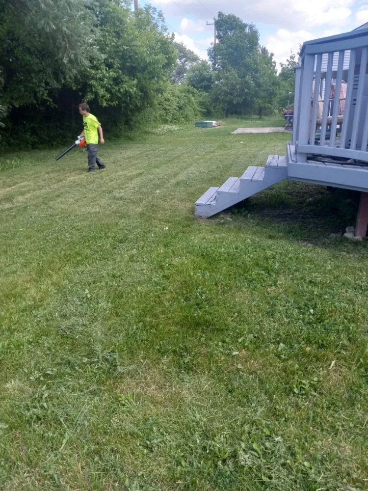 Local yard maintenance for homes in Dearborn Heights, MI by Lansfield's Lawn Care
