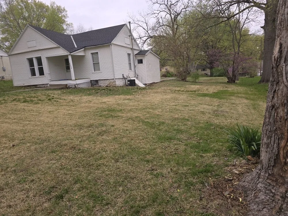 Affordable lawn care service in Leavenworth, KS by Lansing Lawn Care