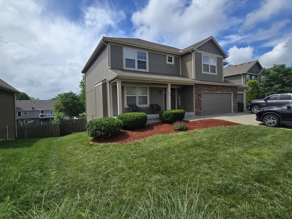 Top-rated yard cleanup service near you in Leavenworth, KS by Lansing Lawn Care